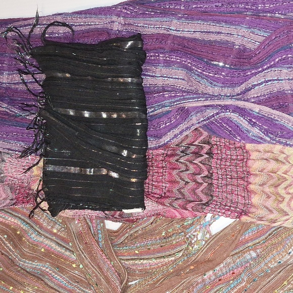 AMICI ACCESSORIES Set Of 4 Scarfs - Picture 12 of 12